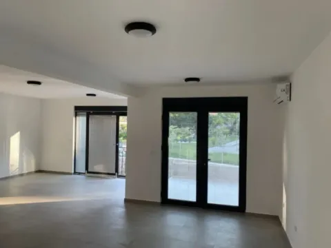 Rent, office space, 70m², Gradiošnica, Tivat - image 5