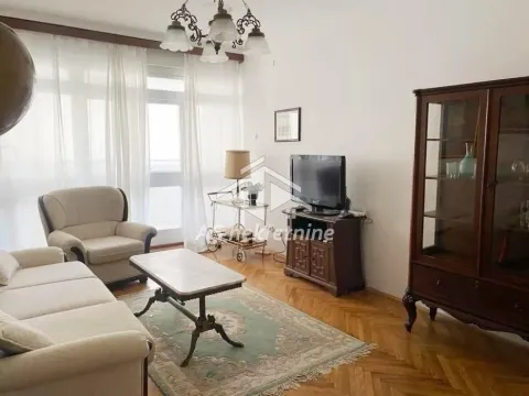 Stan in Vračar Hram