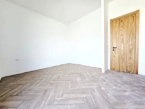 Rent, house, 434m², Farmaci, Podgorica - image 10