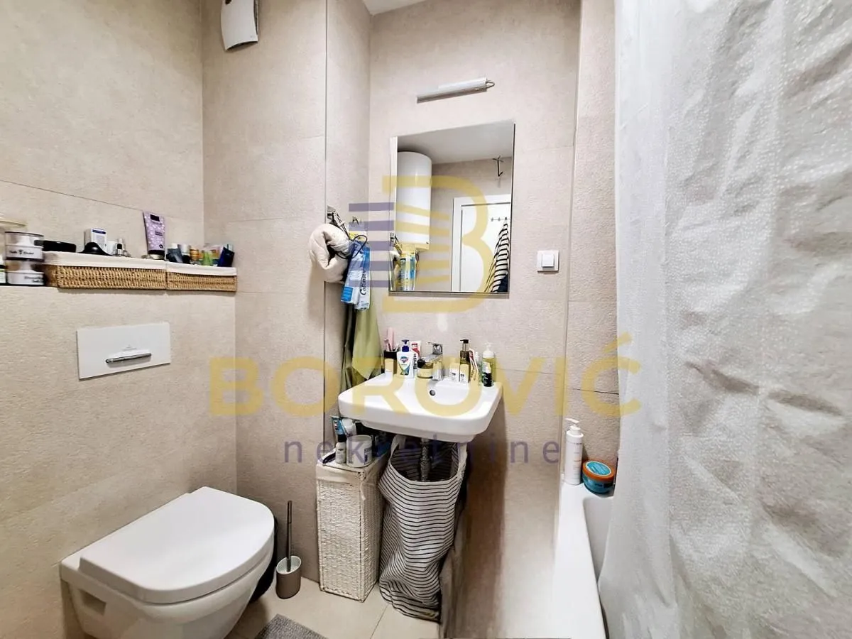 Izdavanje, dvosoban stan, 44m², Vračar Sve Podlokacije, Beograd