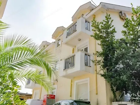 Poslovni prostor in Đenovići