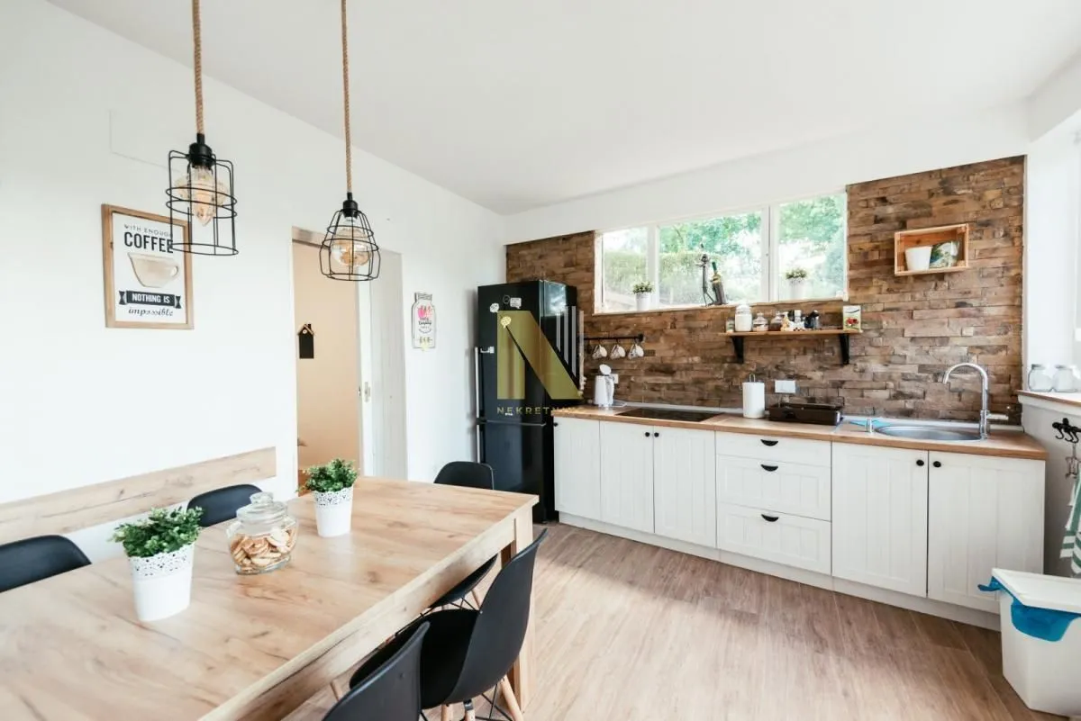 Izdavanje, kuća, 163m², Petrovaradin, Novi Sad