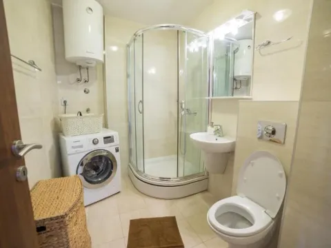 Izdavanje, dvosoban stan, 50m², Centar, Budva - image 9