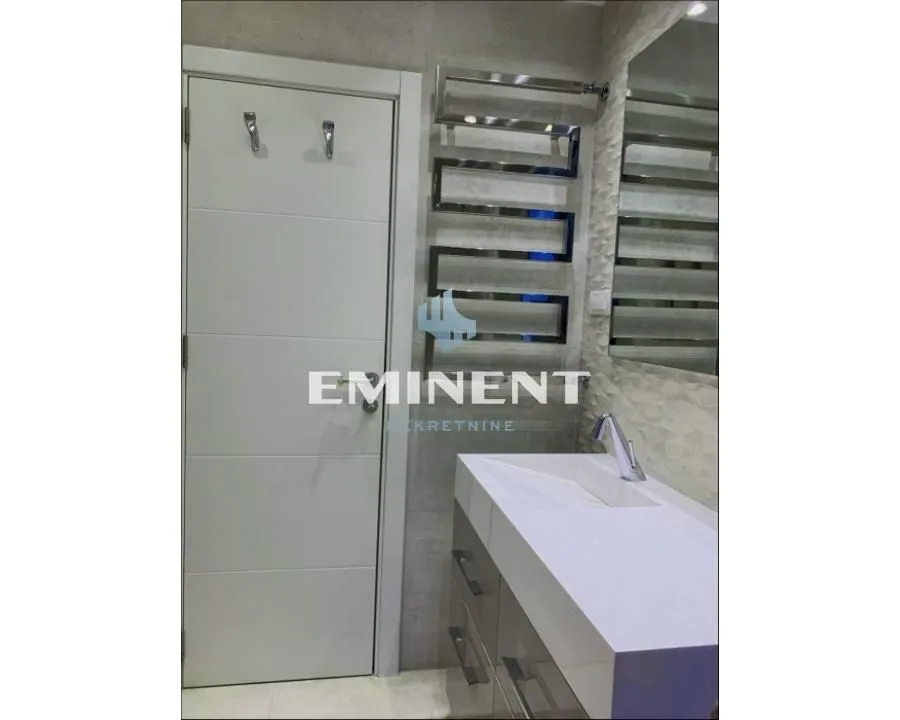 Izdavanje, trosoban stan, 93m², Stari Grad, Beograd