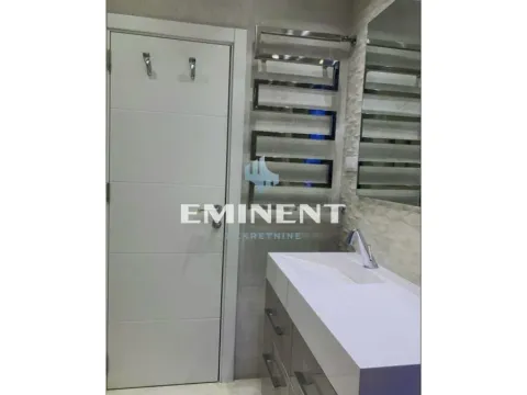 Izdavanje, trosoban stan, 93m², Stari Grad, Beograd - image 17