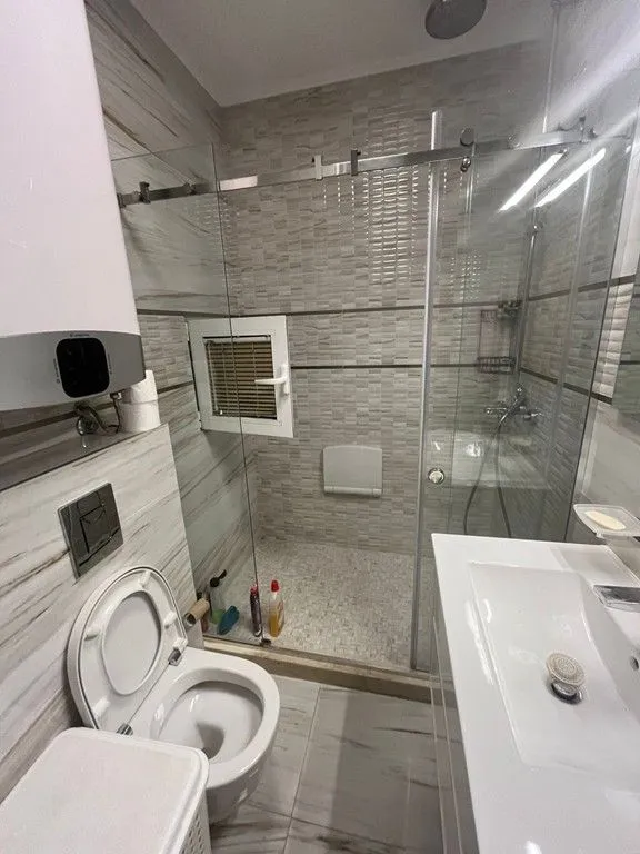 Izdavanje, kuća, 300m², Donja Gorica, Podgorica