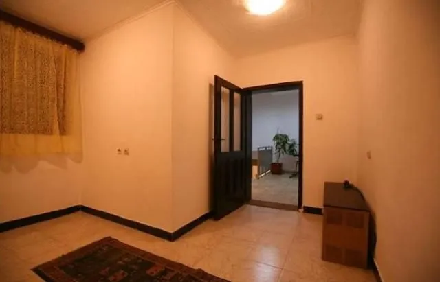 Izdavanje, dvosoban stan, 70m², Đeram Pijaca, Beograd