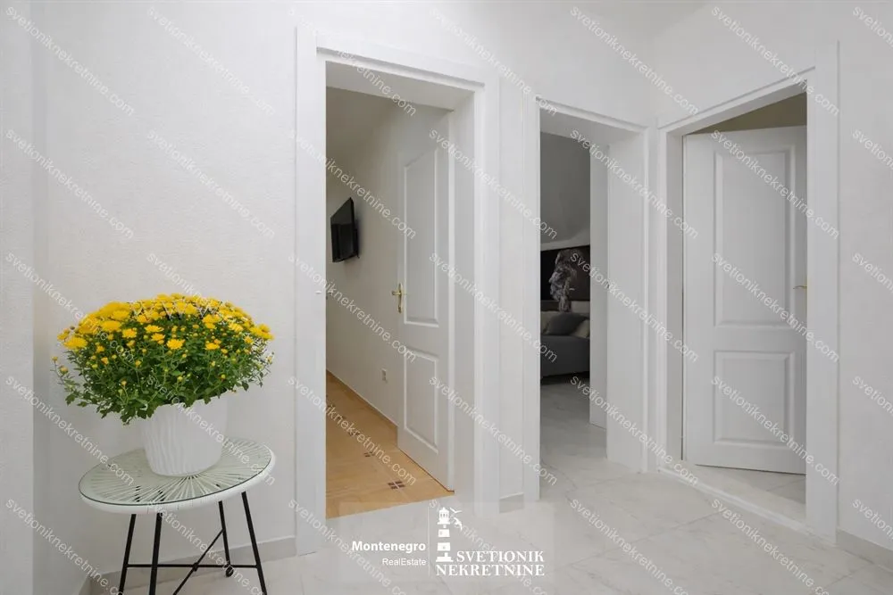 Prodaja, dvosoban stan, 98m², Igalo, Herceg Novi