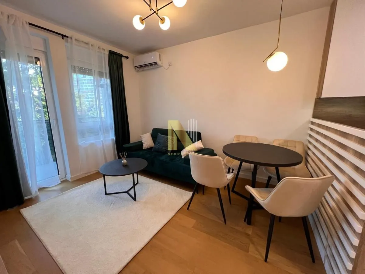 Izdavanje, jednosoban stan, 39m², Sajmište, Novi Sad
