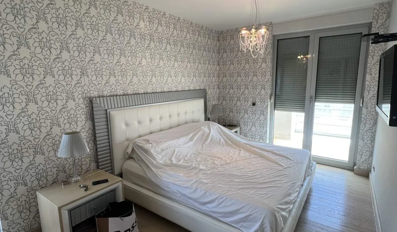 Izdavanje, trosoban stan, 125m², Rozino, Budva