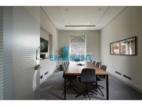 Izdavanje, poslovni prostor, 207m², Savski Venac, Beograd