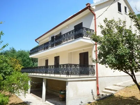 Prodaja, kuća, 206m², Đenovići, Herceg Novi - image 1