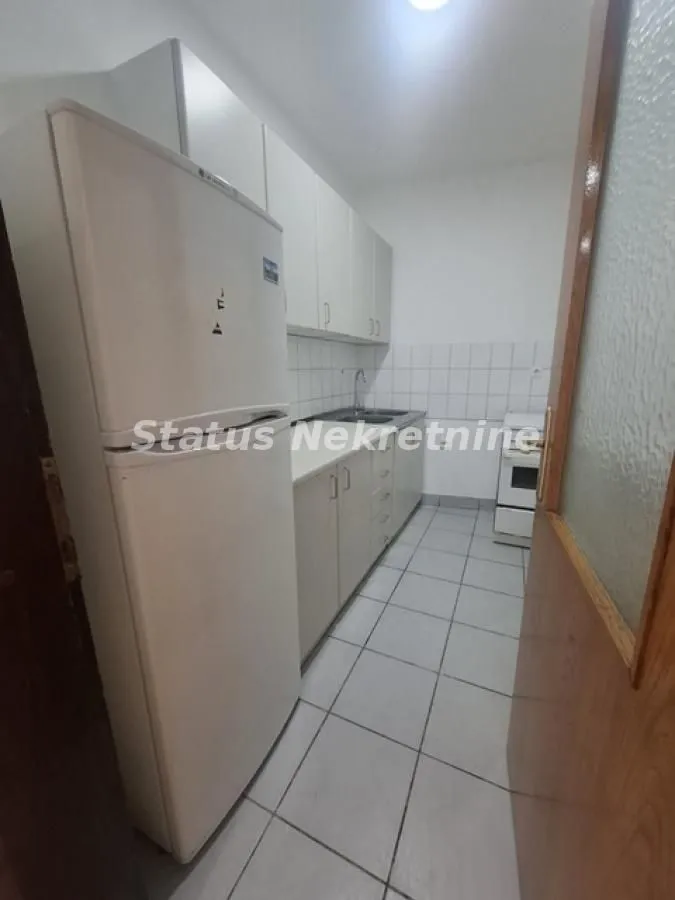 Izdavanje, dvosoban stan, 47m², Centar, Novi Sad