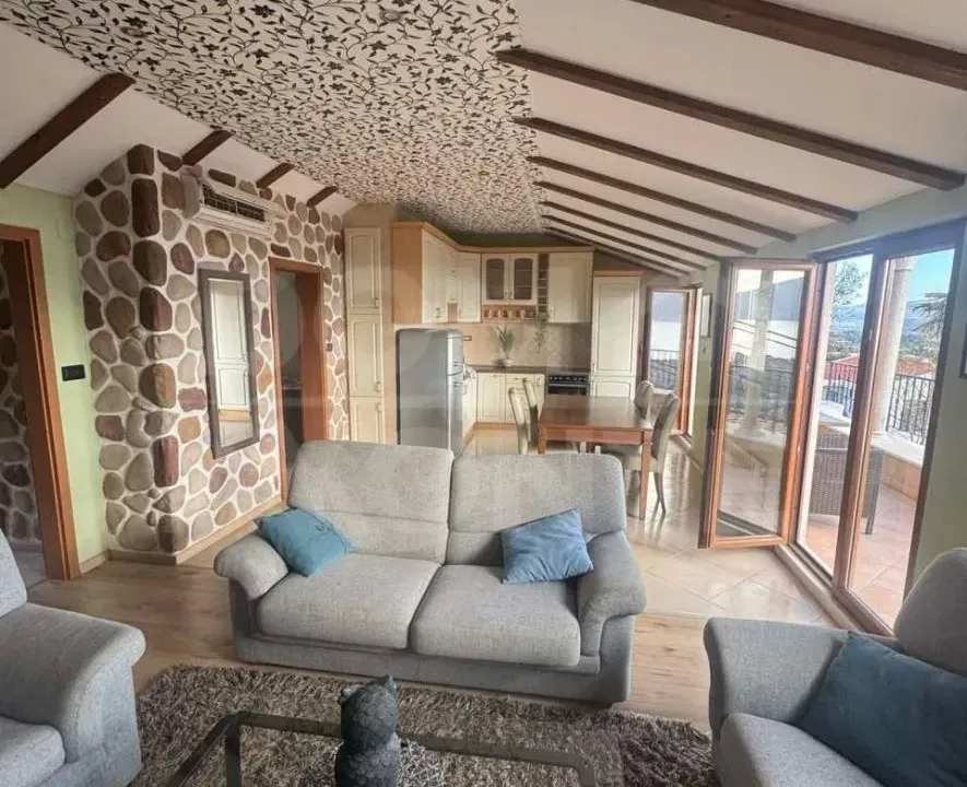 Izdavanje, dvosoban stan, 67m², Tivat, Crna Gora