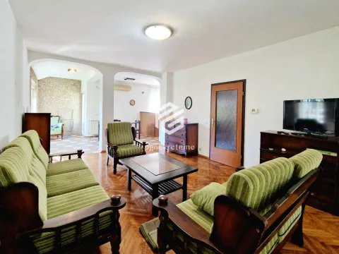 Izdavanje, kuća, 250m², Stari Aerodrom, Podgorica - image 7