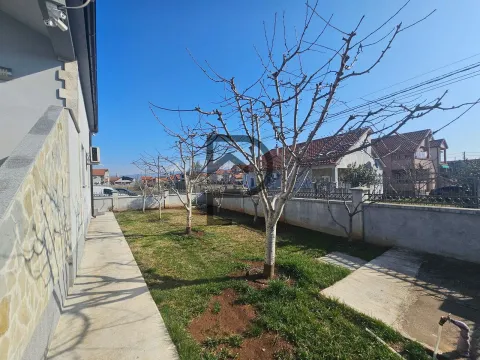 Prodaja, kuća, 200m², Podgorica, Crna Gora - image 18