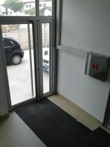 Rent, office space, 360m², Batajnica, Beograd