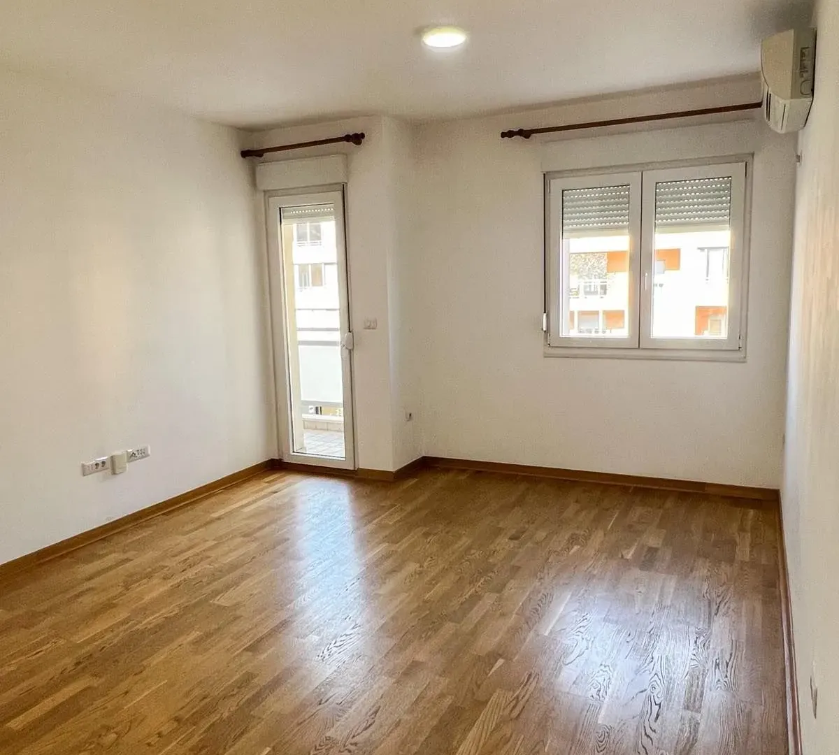 Izdavanje, poslovni prostor, 44m², City Kvart, Podgorica