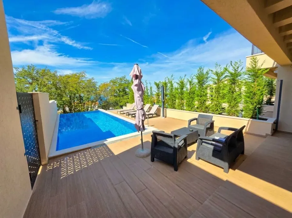 Rent, house, 295m², Blizikuće, Budva