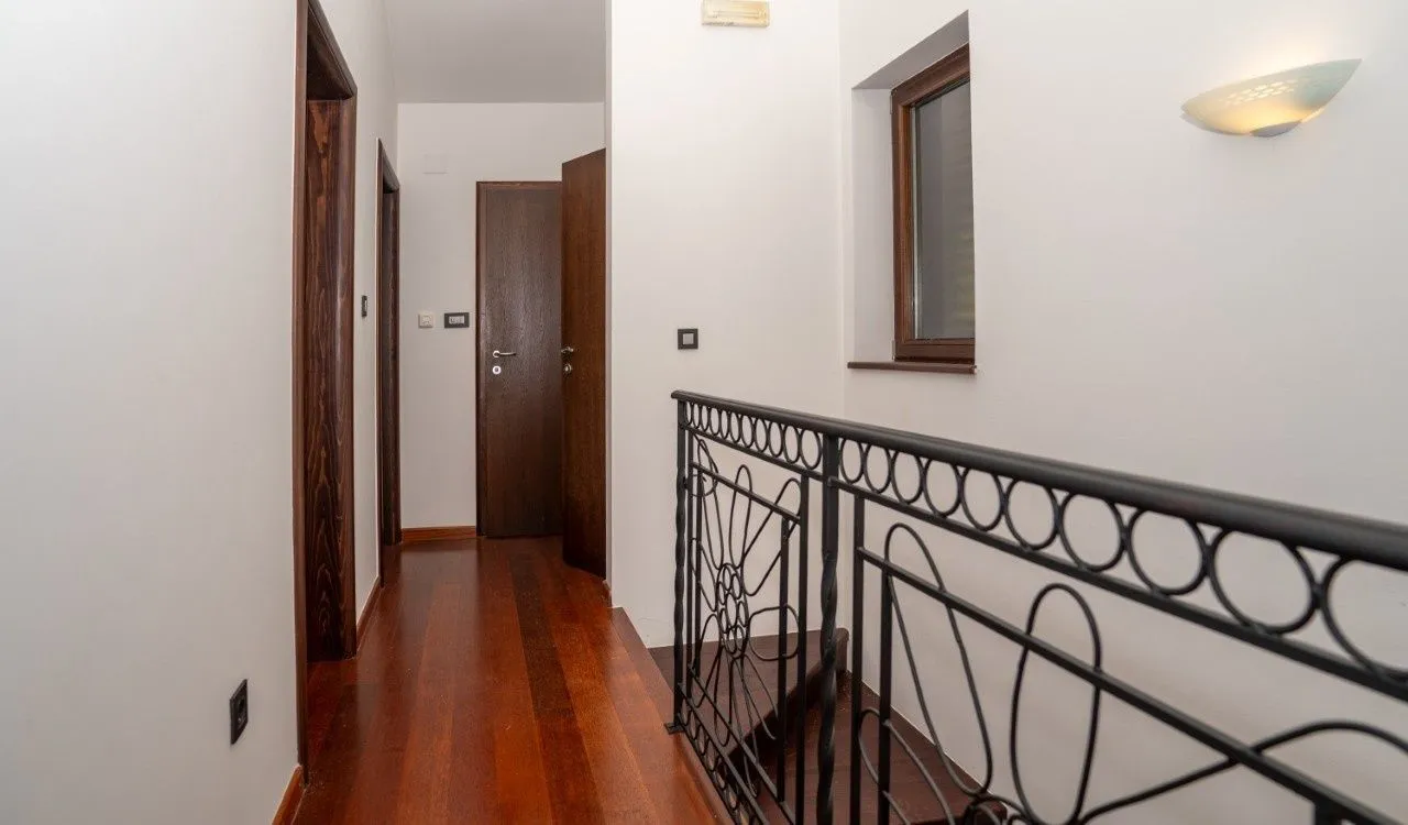 Prodaja, kuća, 121m², Tivat, Crna Gora