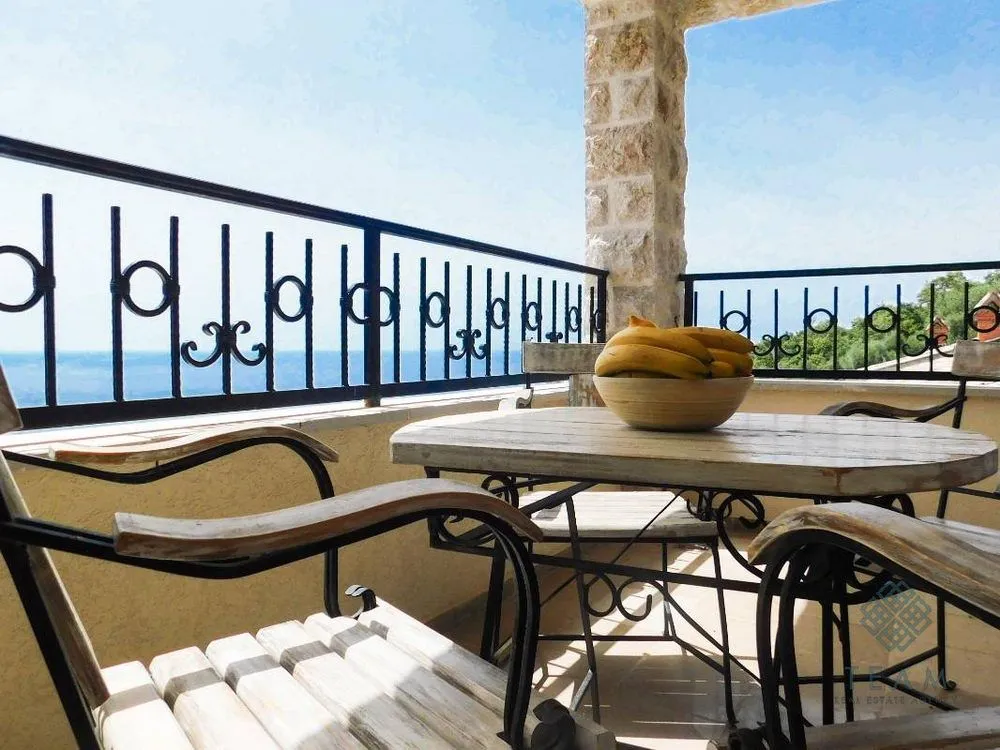 Izdavanje, kuća, 180m², Reževići, Budva