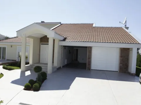 Prodaja, kuća, 306m², Podgorica, Crna Gora