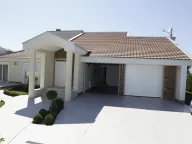 Prodaja, kuća, 306m², Podgorica, Crna Gora - image 1