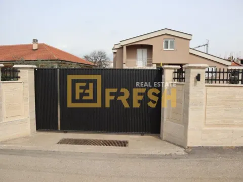 Sale, house, 200m², Zabjelo, Podgorica - image 13