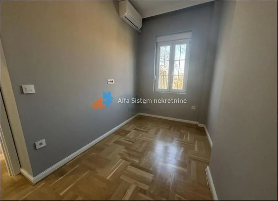 Izdavanje, trosoban stan, 70m², Savski Venac, Beograd