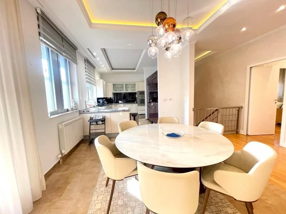 Izdavanje, stan, 270m², Vukov Spomenik, Zvezdara Sve Podlokacije
