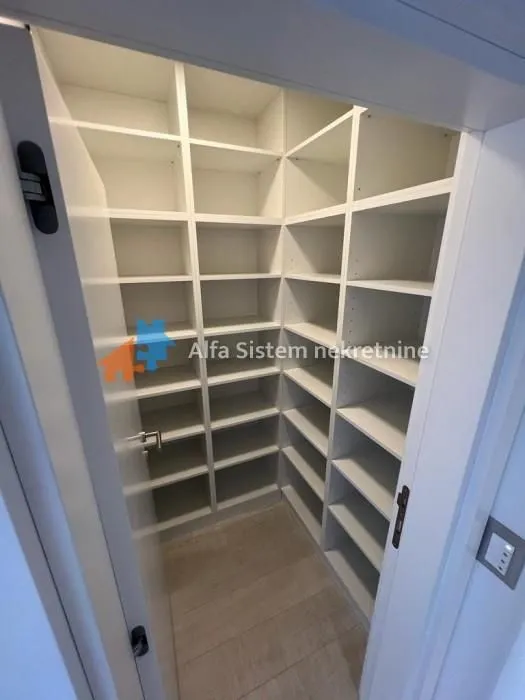 Izdavanje, trosoban stan, 69m², Sarajevska, Beograd
