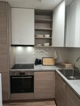 Manja kuhinja sa ugradnim elementima, rernom i sudoperom. - image 6