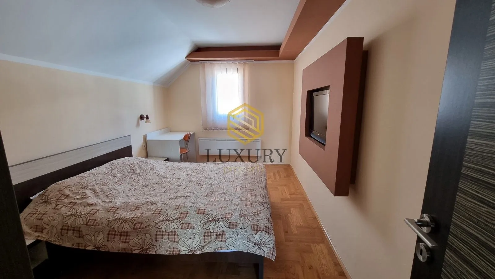 Izdavanje, kuća, 102m², Centar, Kolašin