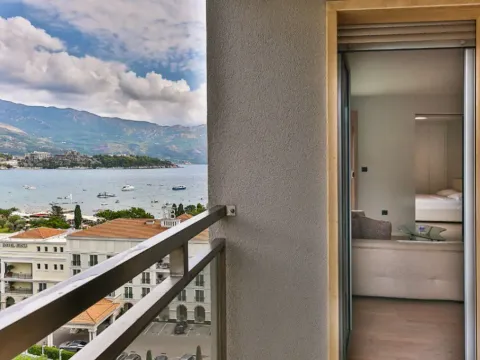 Rent, two bedroom apartment, 75m², Budva, Crna Gora - image 8