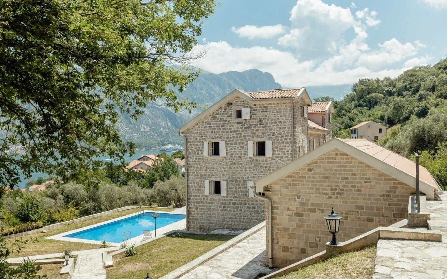 Sale, house, 800m², Prčanj, Kotor