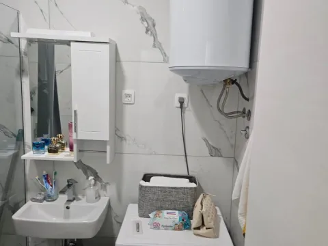 Izdavanje, dvosoban stan, 65m², Stari Aerodrom, Podgorica - image 8