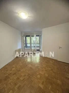 Empty room with parquet flooring and access to the terrace. - image 6