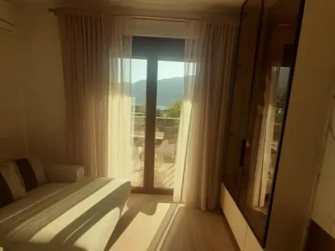 Izdavanje, dvosoban stan, 65m², Dobrota, Kotor - image 11