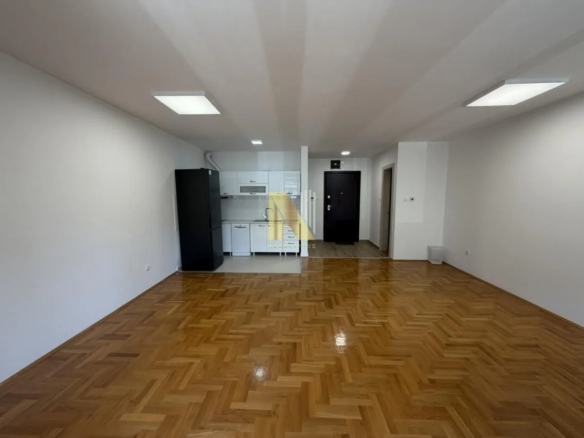 Rent, office space, 99m², Bulevar Oslobodjenja, Novi Sad Sve Podlokacije