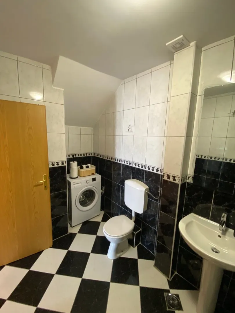Izdavanje, dvosoban stan, 90m², Tološi, Podgorica
