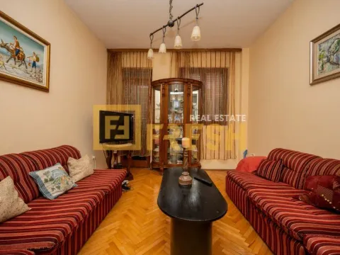 Prodaja, kuća, 348m², Stara Varoš, Podgorica - image 8