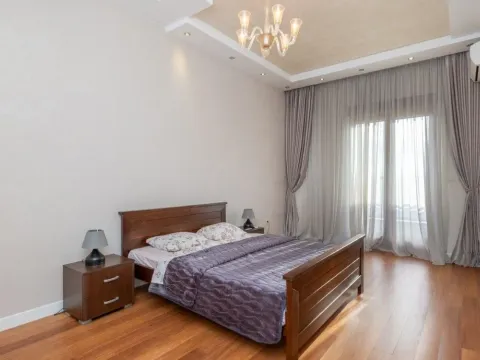 Rent, three bedroom apartment, 275m², Podgorica, Crna Gora - image 7