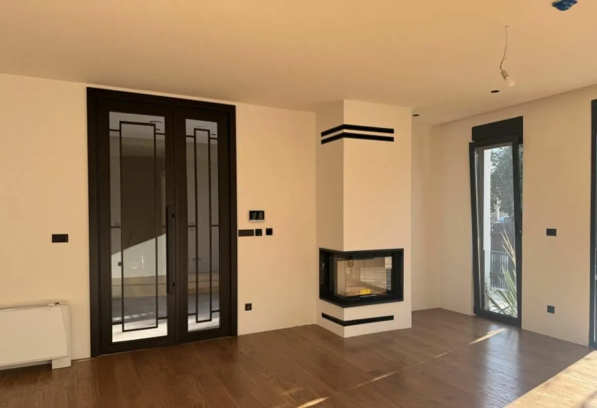 Prodaja, kuća, 262m², Gorica C, Podgorica