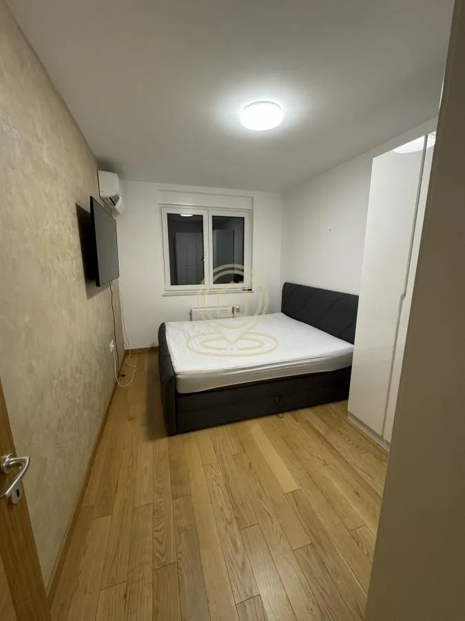 Izdavanje, dvosoban stan, 58m², Centar, Novi Sad