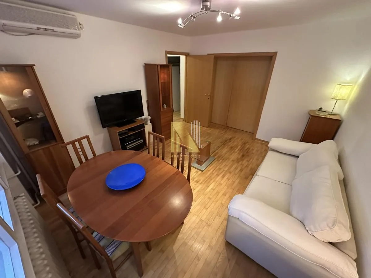 Izdavanje, dvosoban stan, 59m², Stari grad, Novi Sad