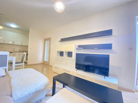 Izdavanje, jednosoban stan, 48m², City Kvart, Podgorica - image 13