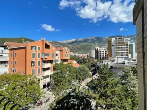 Prodaja, jednosoban stan, 55m², Centar, Budva