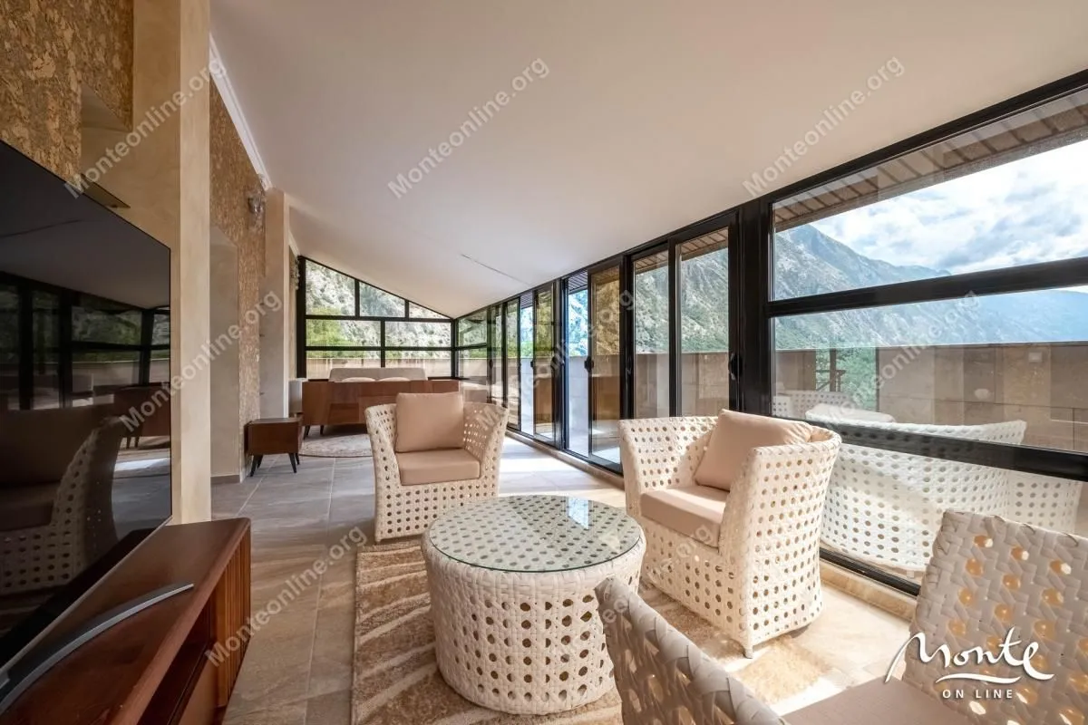 Prodaja, kuća, 428m², Orahovac, Kotor
