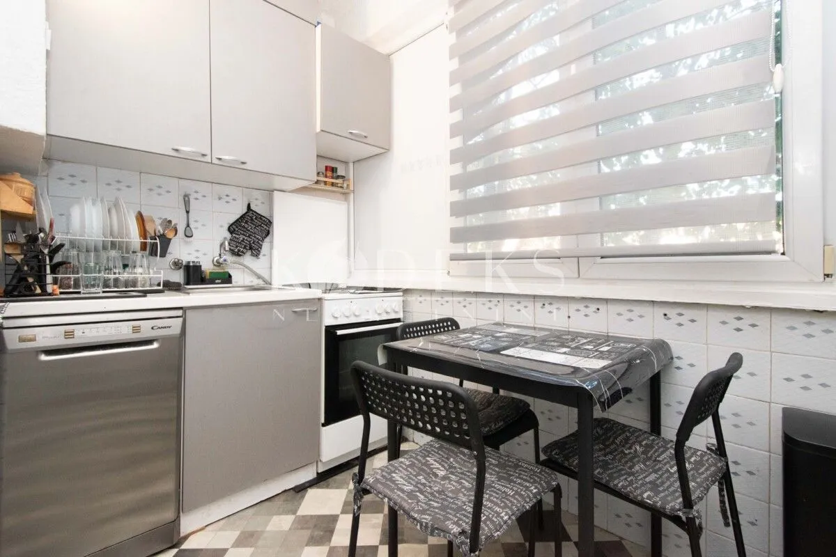 Smaller kitchen with a dining table and chairs by the window.