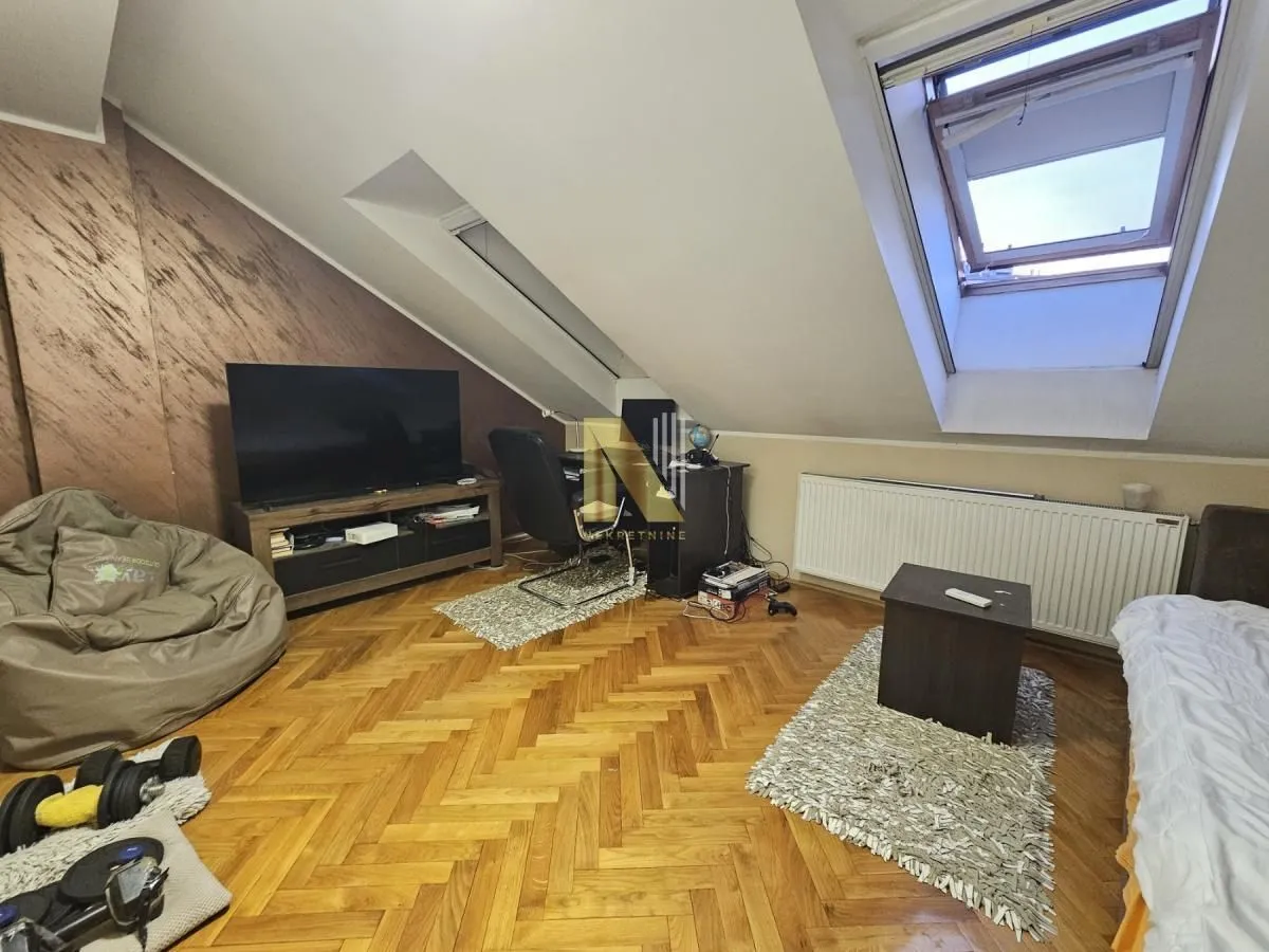 Prodaja, četvorosoban stan, 105m², Socijalno, Novi Sad Sve Podlokacije